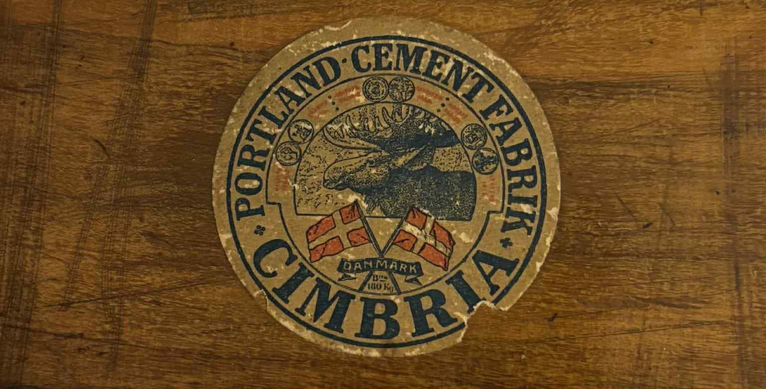 Sjælden gammel trææske fra Aalborg Cimbria Cement