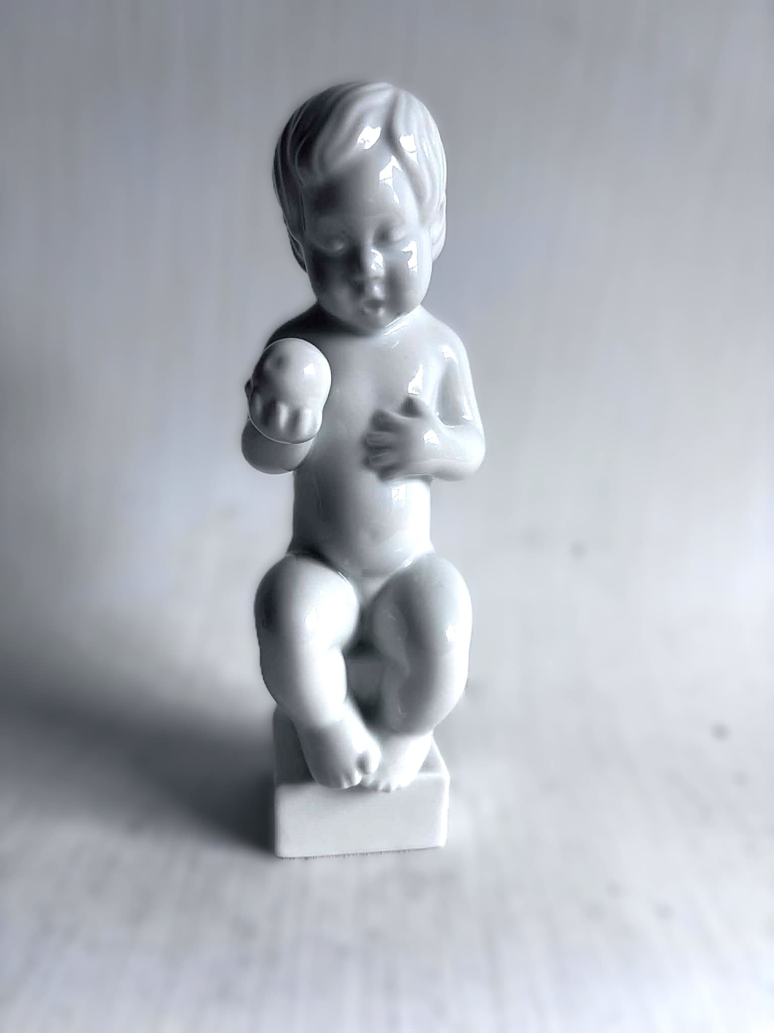 1936 Bing & Grøndahl Svend Lindhart porcelænsbarnefigur - dansk samleobjekt