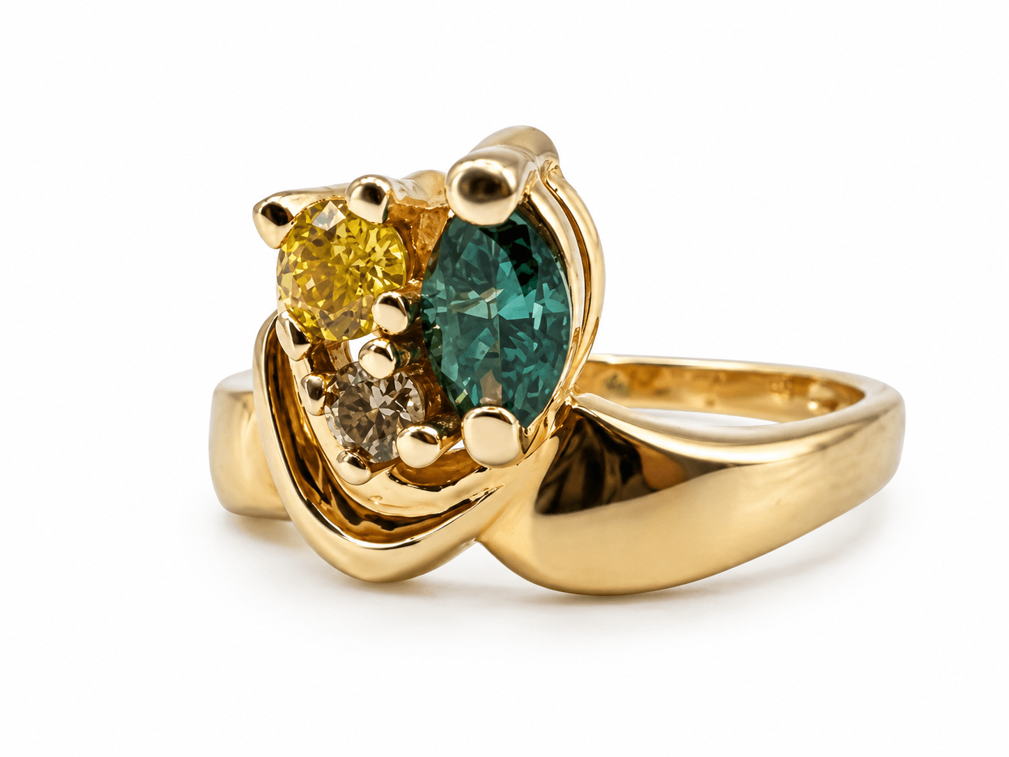 14 kt. guldring med farvede diamanter