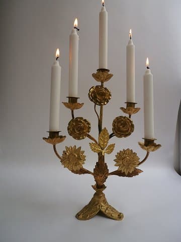 Smuk 5-armet kirkestager udsmykket med blomsterdekorationer, Frankrig ca. 1920