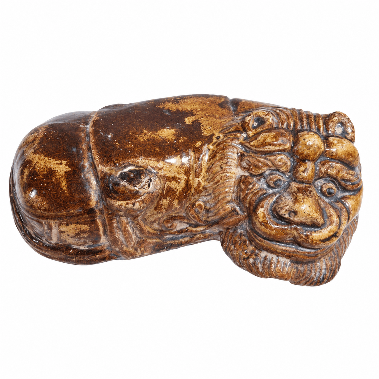 Løveskulptur af keramik med brun glasur, Kina ca. 1880.