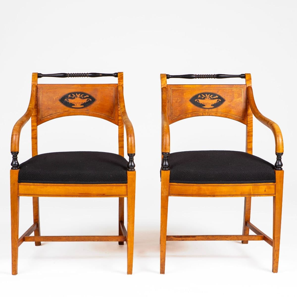 Elegant par armstole udført i empire stil, Danmark ca. 1900